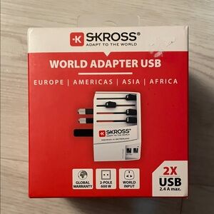 Skross MUV USB World Travel Adapter 2-pole Adapter and USB Charger 2.4A Europe